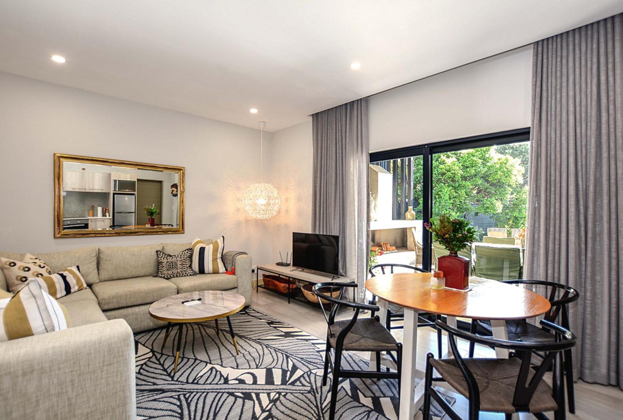 Thyme Spent Bloubergstrand Apartment